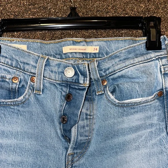 Levi's Light Blue Straight Leg Women's Jeans - Picture 2 of 3